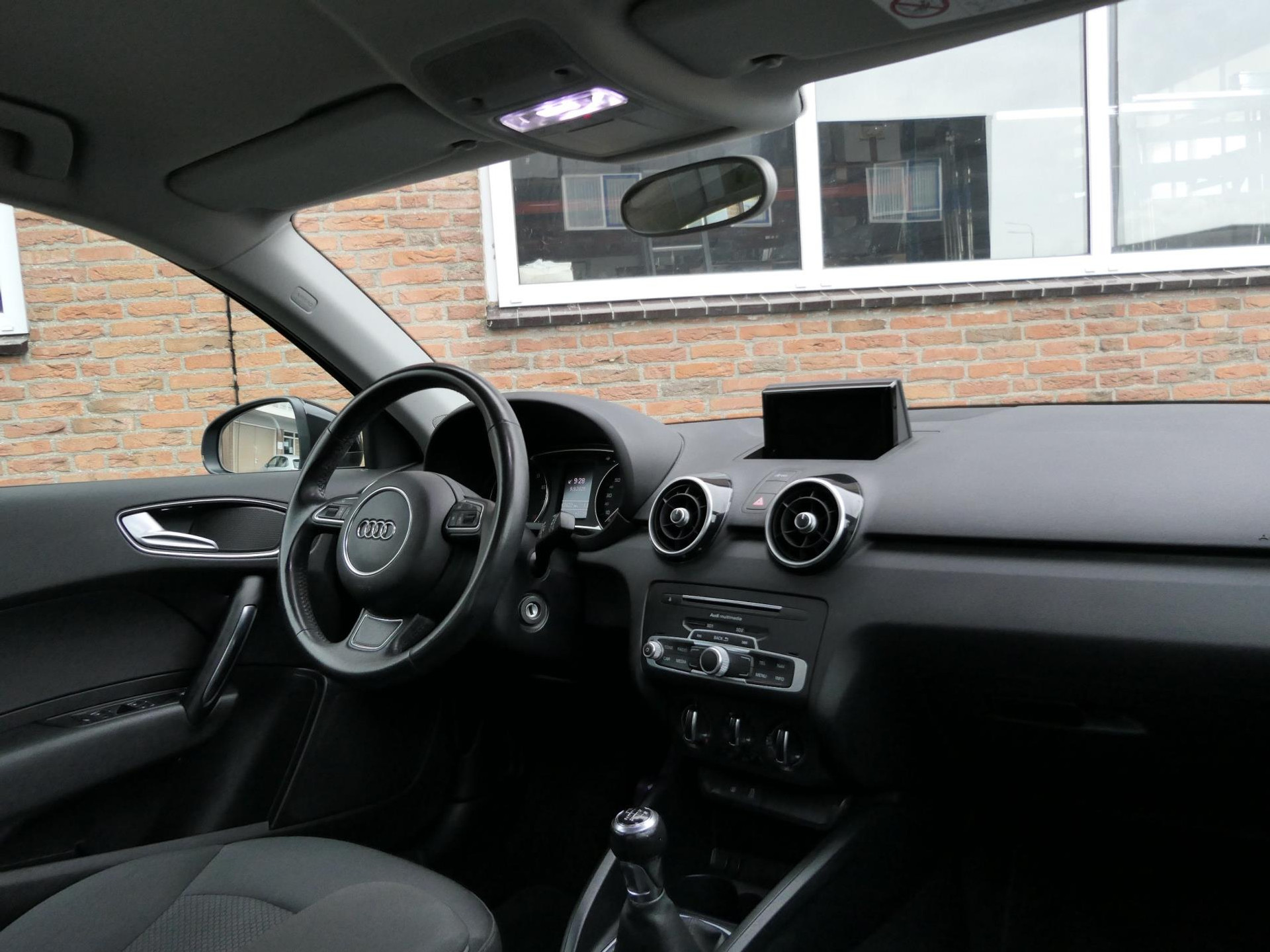 Audi A1 Sportback 1.0 TFSI S-Line 95PK | Cruise | Bluetooth | 17 Inch | Navi 47486721-10.jpg | Autobedrijf van Wierick