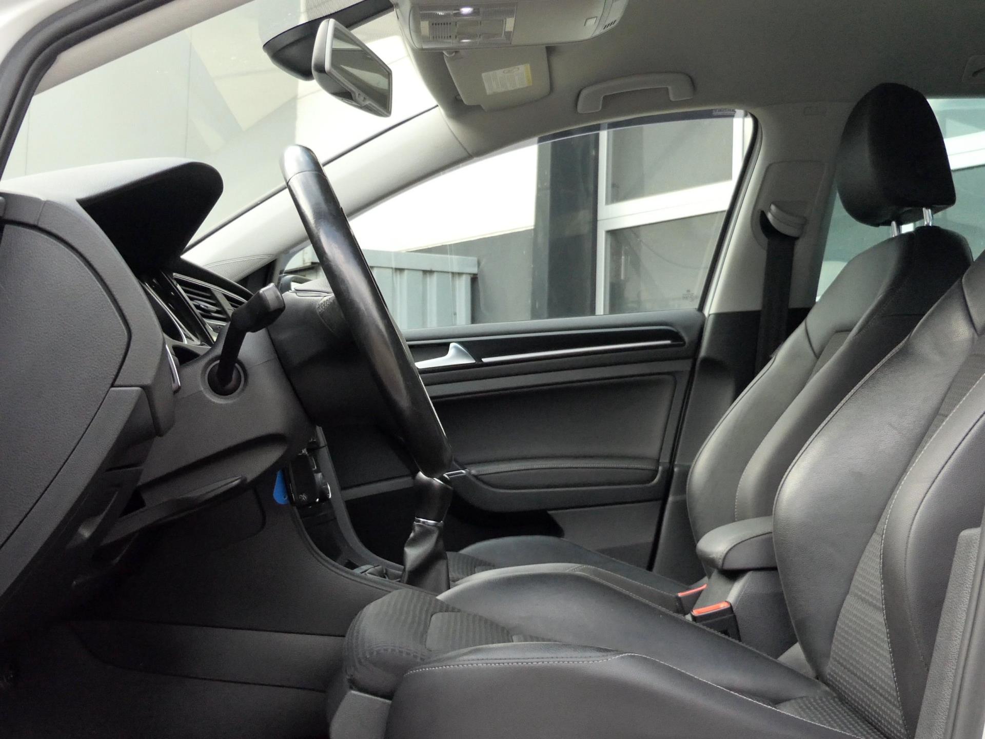 Volkswagen Golf Variant 1.4 TSI Highline 122PK | Xenon | Half leder/stof | Stoelverwarming 47546461-5.jpg | Autobedrijf van Wierick