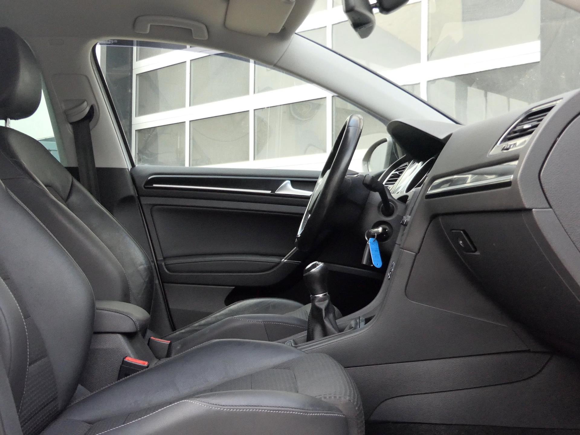 Volkswagen Golf Variant 1.4 TSI Highline 122PK | Xenon | Half leder/stof | Stoelverwarming 47546461-7.jpg | Autobedrijf van Wierick