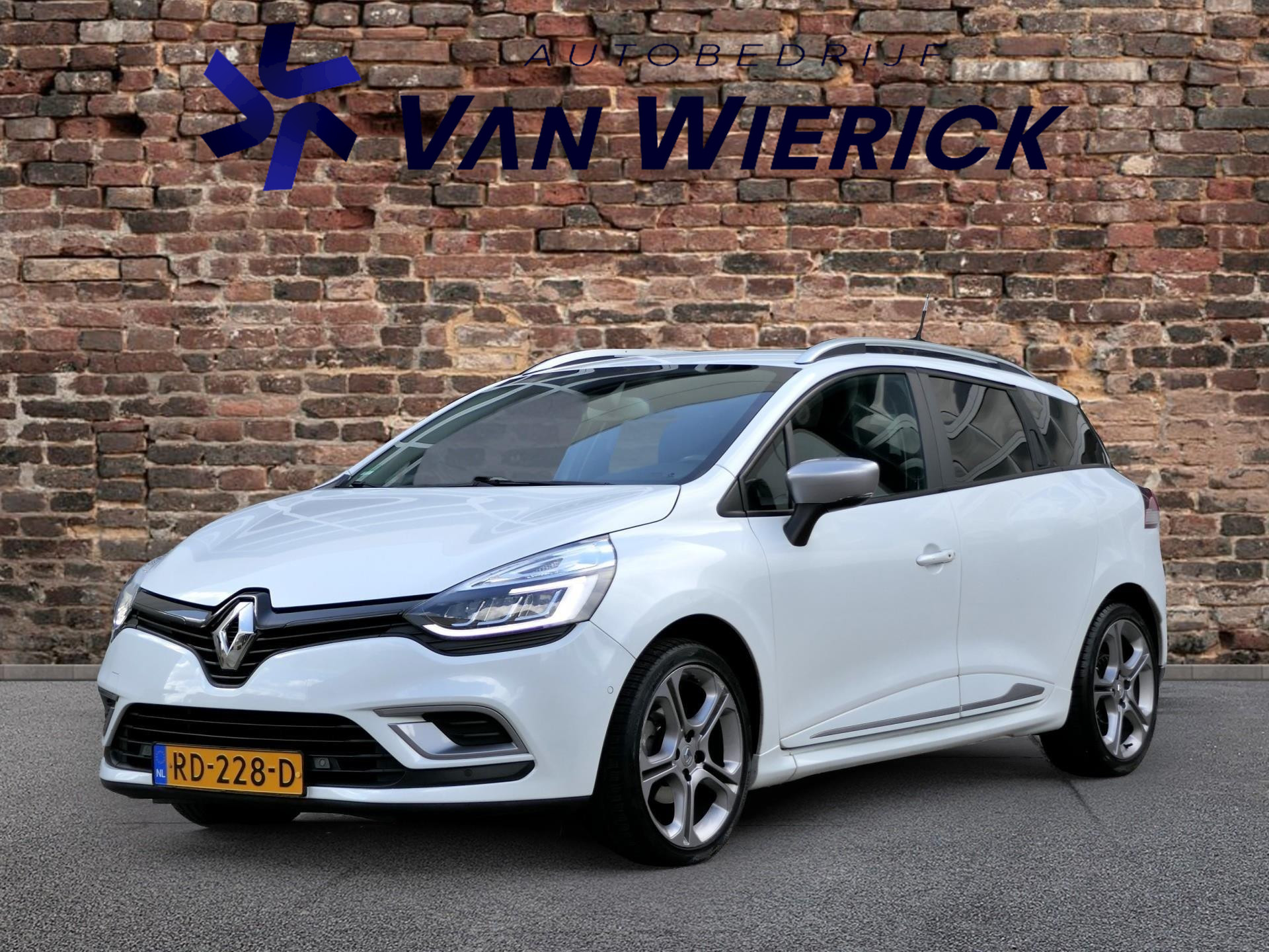 Renault Clio Estate 1.2 TCe 118PK GT-Line | Leer | LED | Camera | Keyless | Climate Control 47572135-0.jpg | Autobedrijf van Wierick