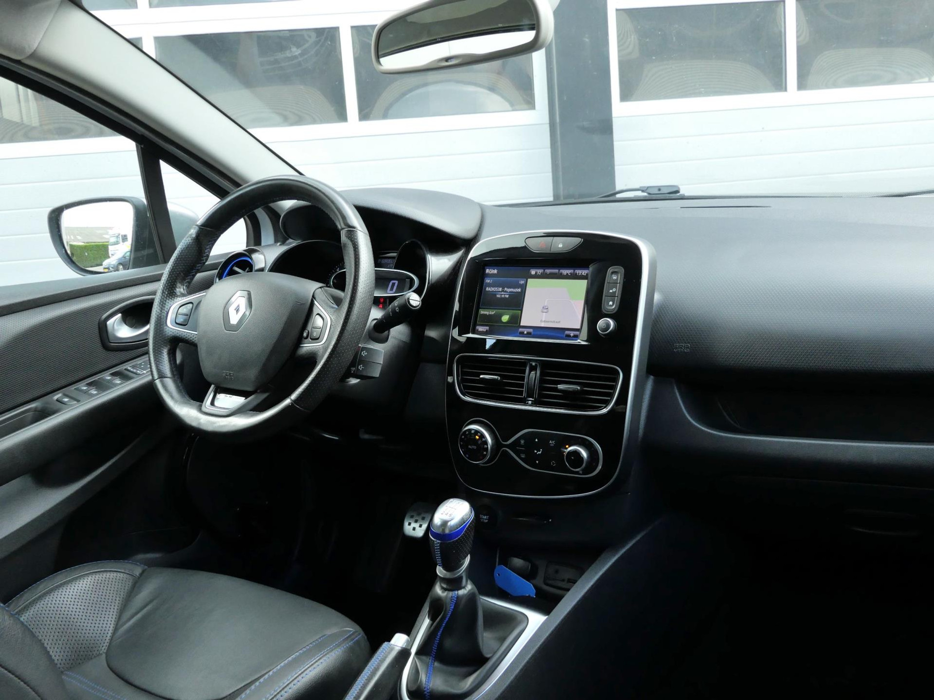Renault Clio Estate 1.2 TCe 118PK GT-Line | Leer | LED | Camera | Keyless | Climate Control 47572135-11.jpg | Autobedrijf van Wierick