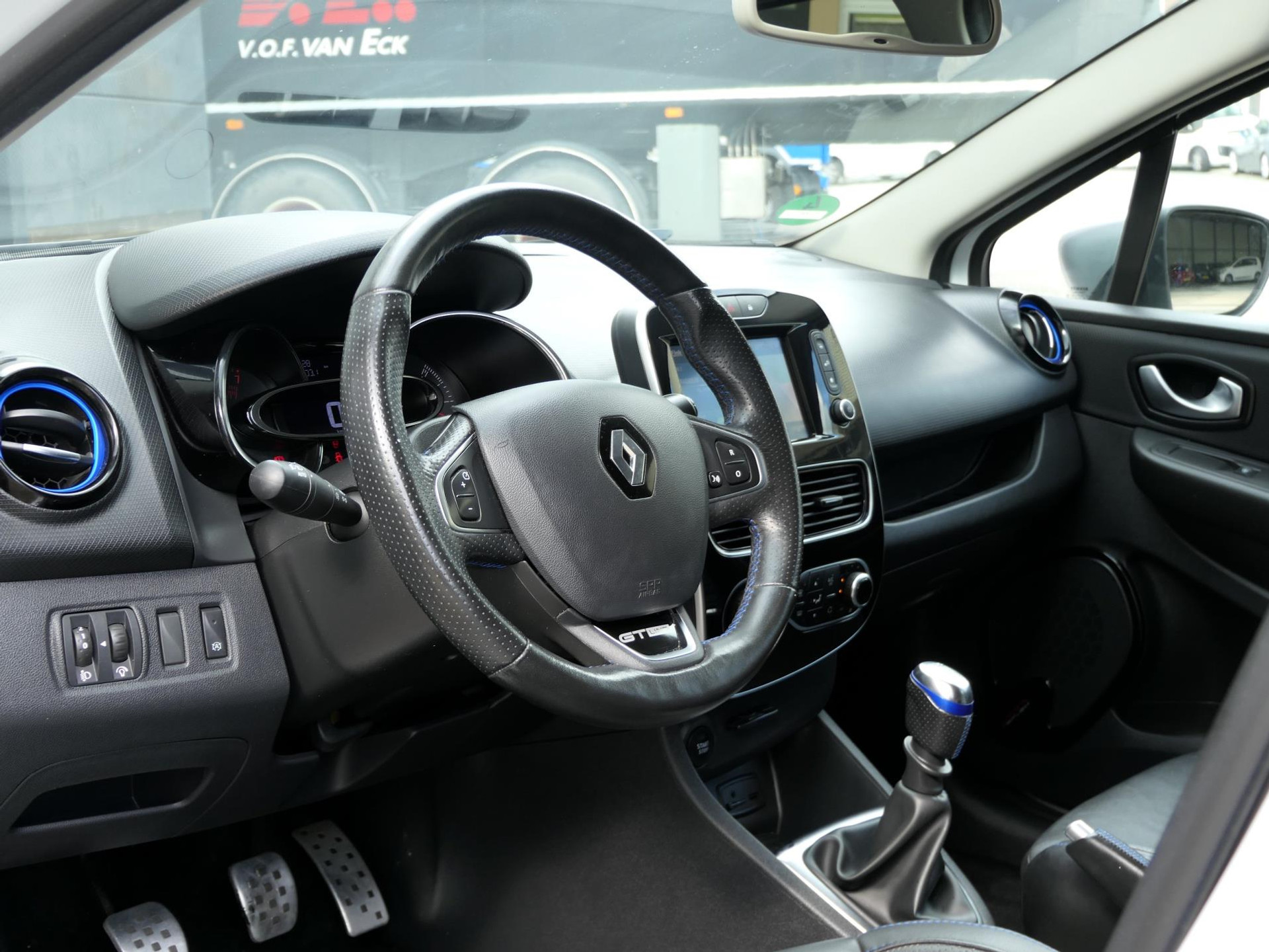 Renault Clio Estate 1.2 TCe 118PK GT-Line | Leer | LED | Camera | Keyless | Climate Control 47572135-7.jpg | Autobedrijf van Wierick