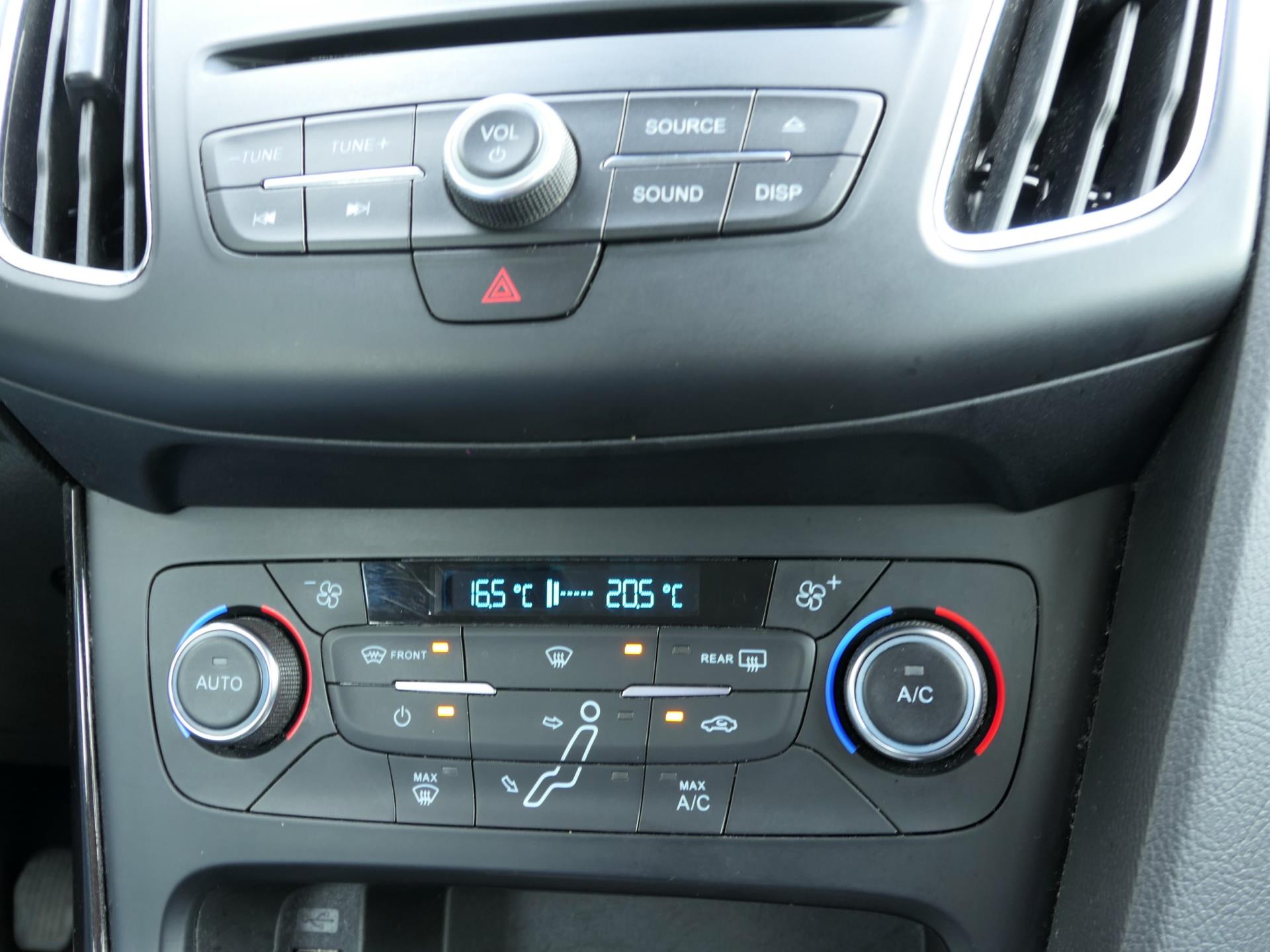 Ford Focus Wagon 1.0 Titanium 125PK! | Cruise | Clima | Navi | Nette Staat 47646471-12.jpg | Autobedrijf van Wierick
