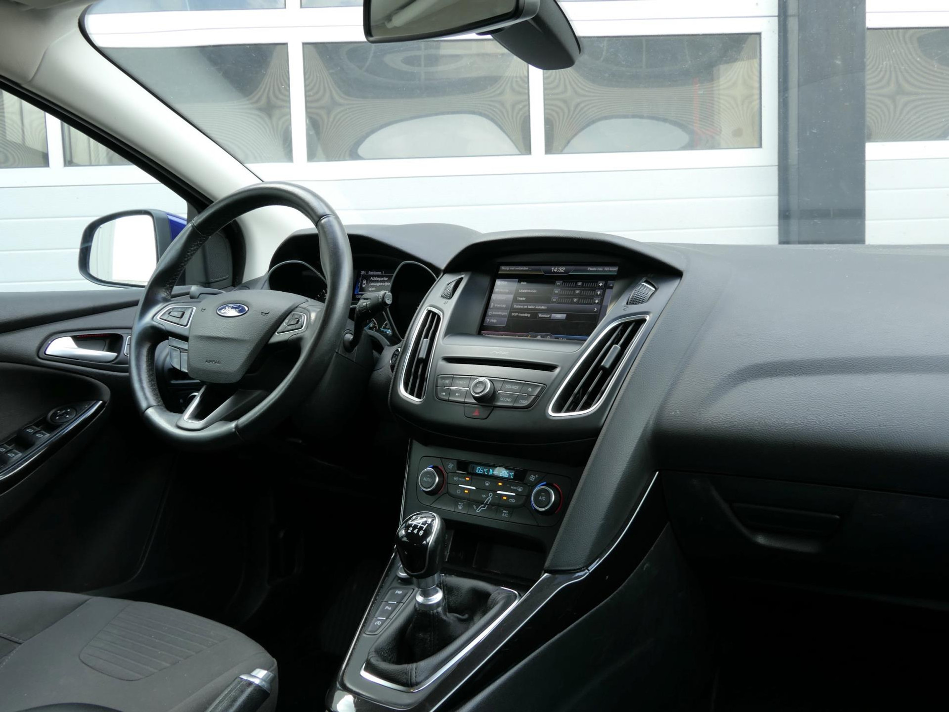 Ford Focus Wagon 1.0 Titanium 125PK! | Cruise | Clima | Navi | Nette Staat 47646471-9.jpg | Autobedrijf van Wierick