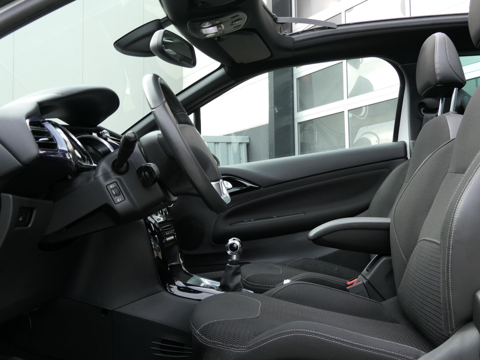 Citroën DS3 Cabrio 1.6 VTi So Chic 120PK! Cabrio | Clima | Cruise | Parkeersensoren 47911857-7.jpg | Autobedrijf van Wierick