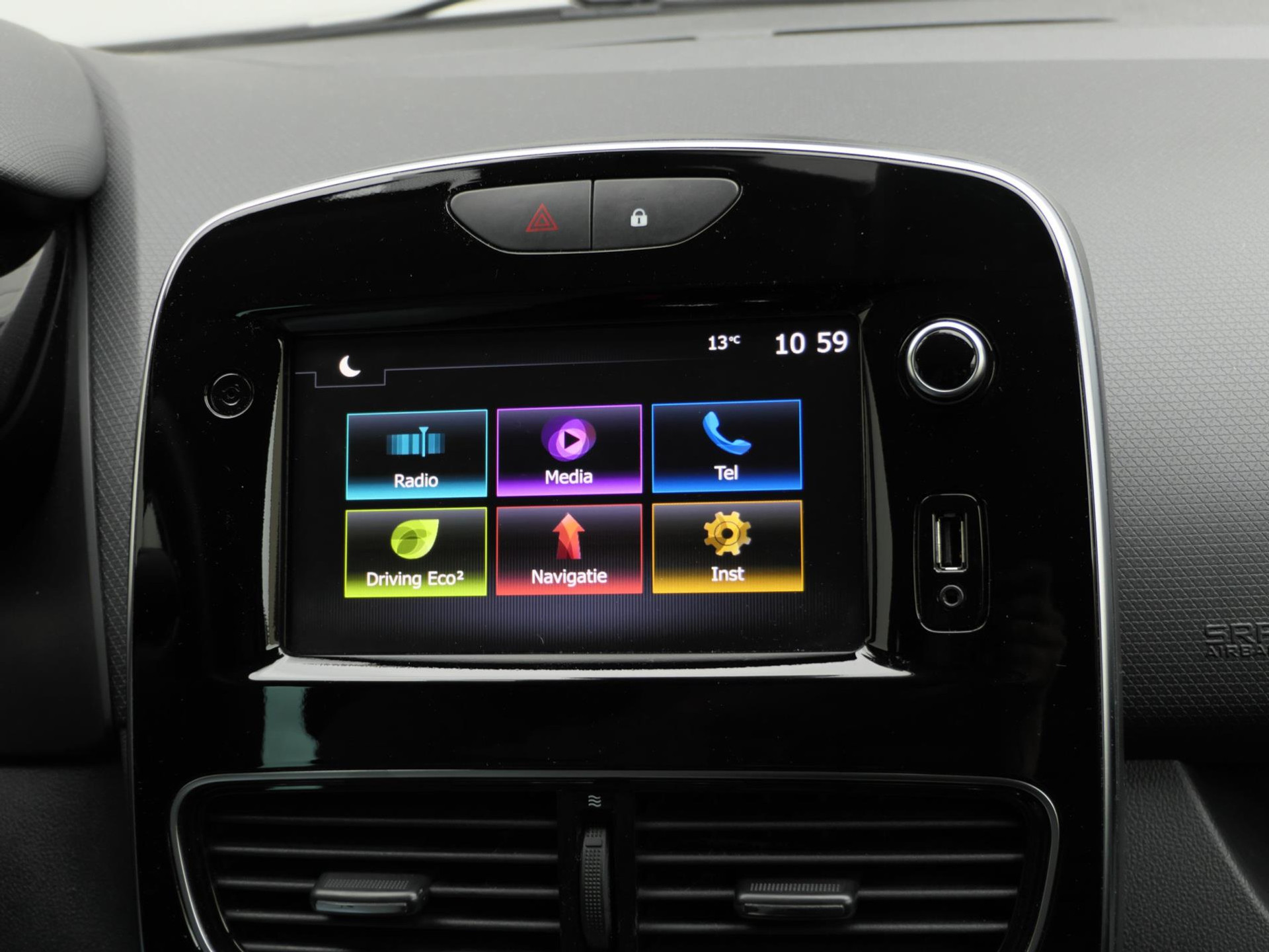 Renault Clio 0.9 TCe Limited | Cruise | Navi | 17 Inch | Nette Staat 48127056-12.jpg | Autobedrijf van Wierick