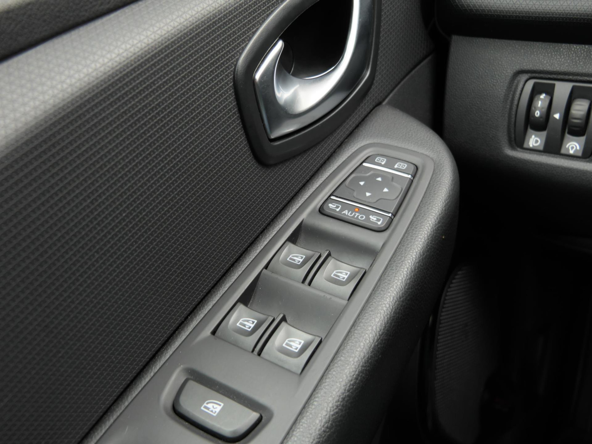 Renault Clio 0.9 TCe Limited | Cruise | Navi | 17 Inch | Nette Staat 48127056-15.jpg | Autobedrijf van Wierick