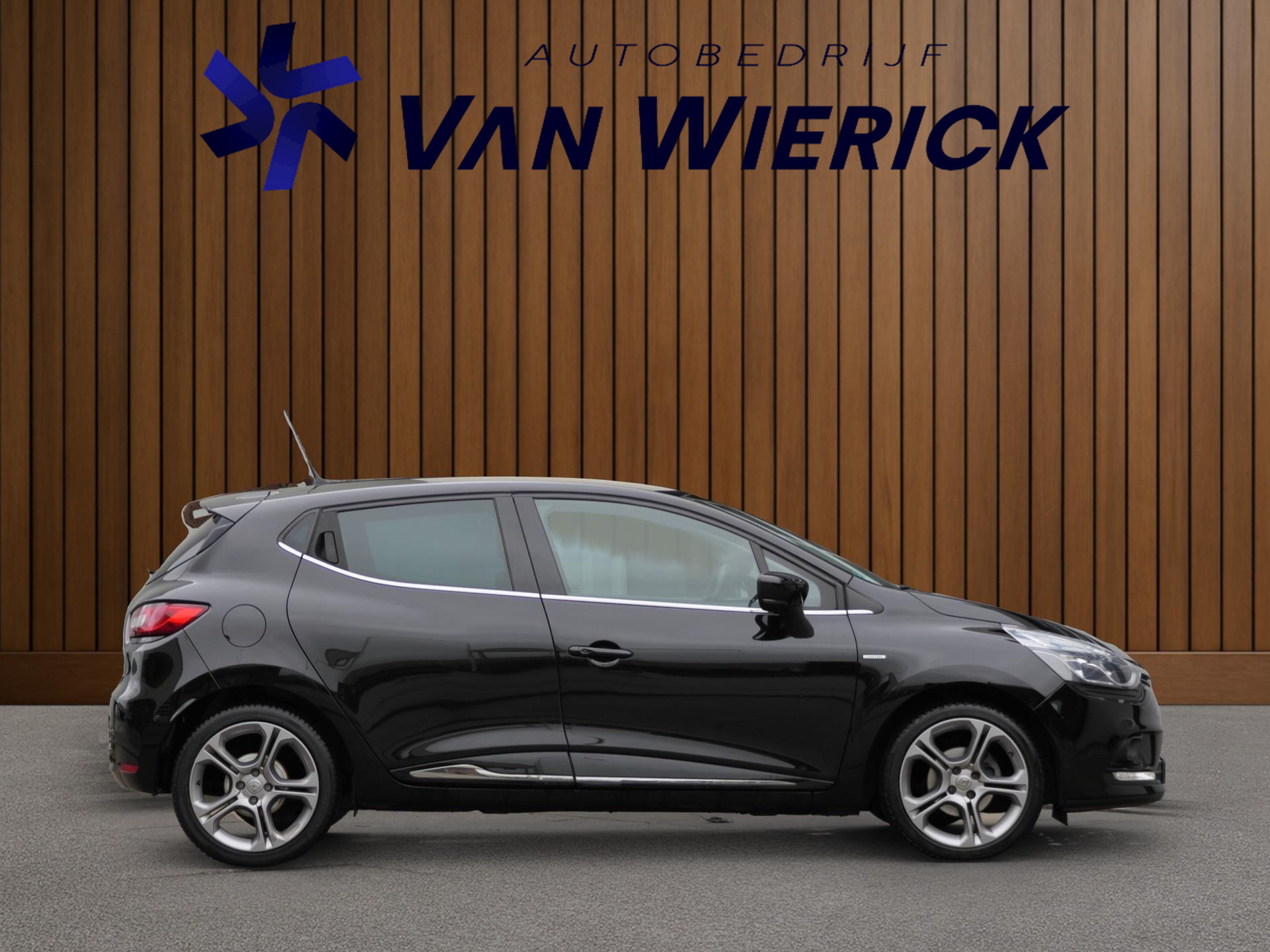 Renault Clio 0.9 TCe Limited | Cruise | Navi | 17 Inch | Nette Staat 48127056-2.jpg | Autobedrijf van Wierick