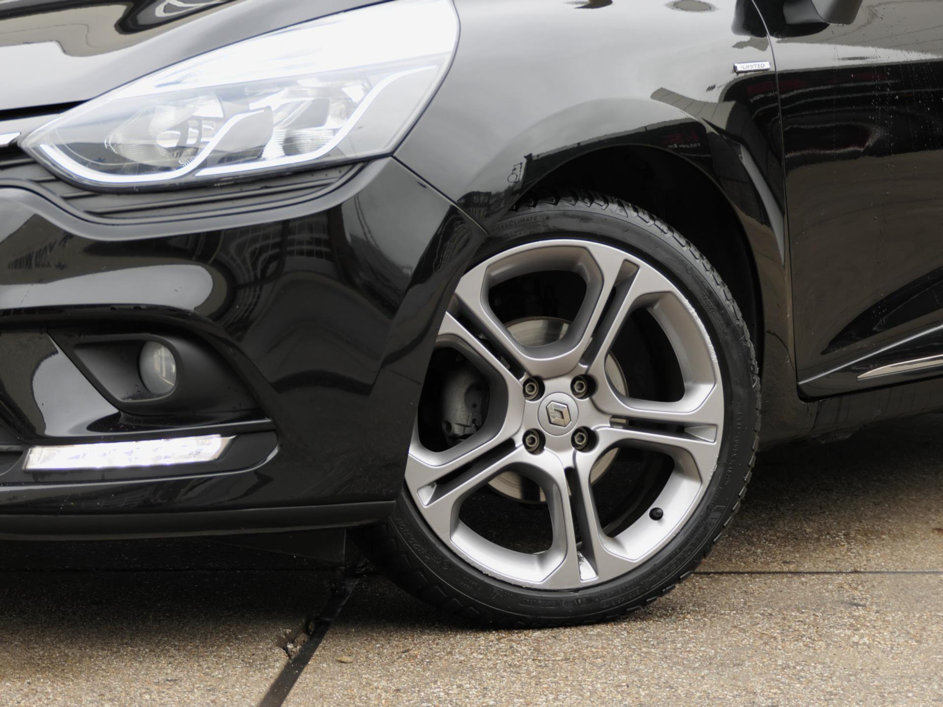 Renault Clio 0.9 TCe Limited | Cruise | Navi | 17 Inch | Nette Staat 48127056-4.jpg | Autobedrijf van Wierick