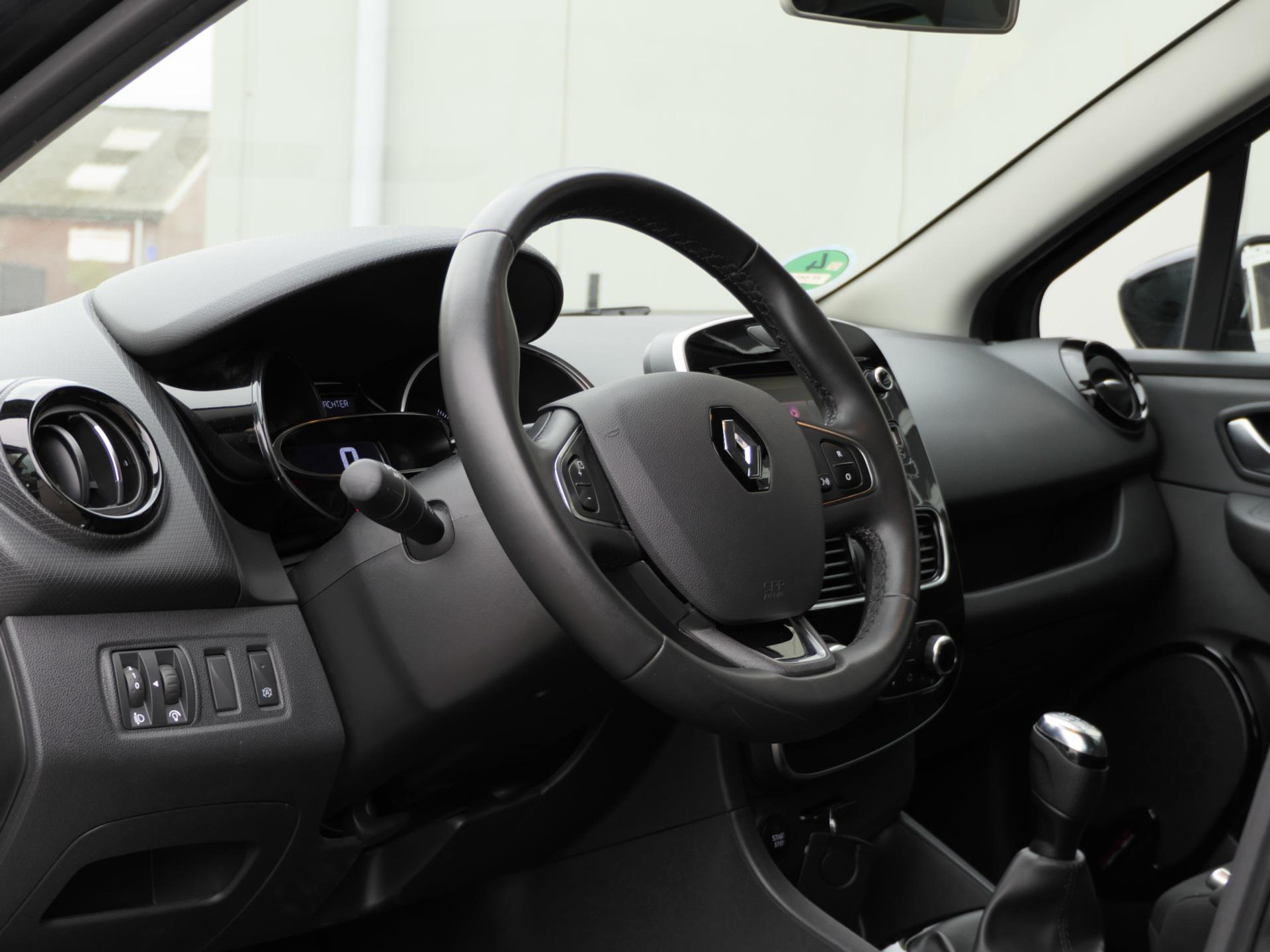 Renault Clio 0.9 TCe Limited | Cruise | Navi | 17 Inch | Nette Staat 48127056-5.jpg | Autobedrijf van Wierick