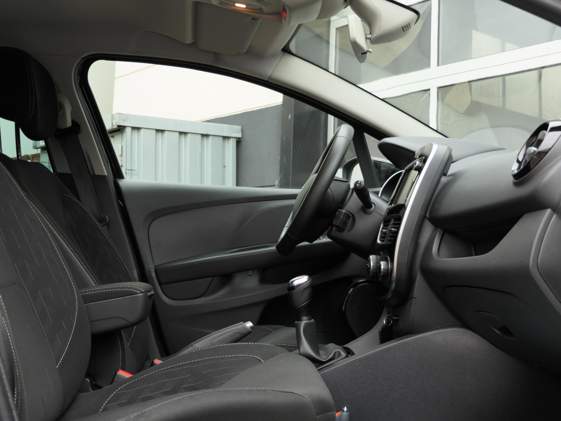 Renault Clio 0.9 TCe Limited | Cruise | Navi | 17 Inch | Nette Staat 48127056-8.jpg | Autobedrijf van Wierick