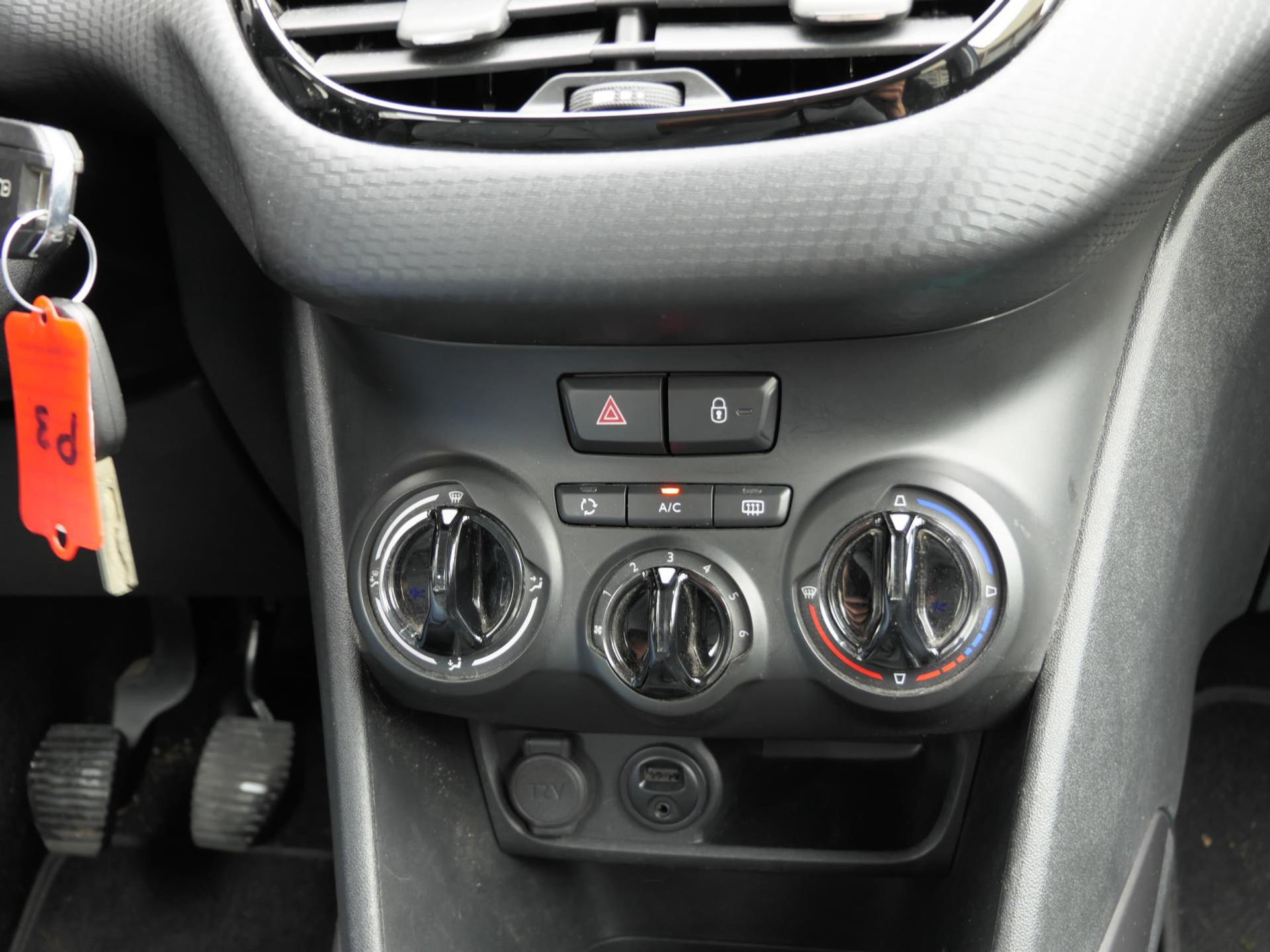 Peugeot 2008 1.2 PureTech Active | Carplay | Cruise | Trekhaak | Distributieriem v.v. 48127615-12.jpg | Autobedrijf van Wierick