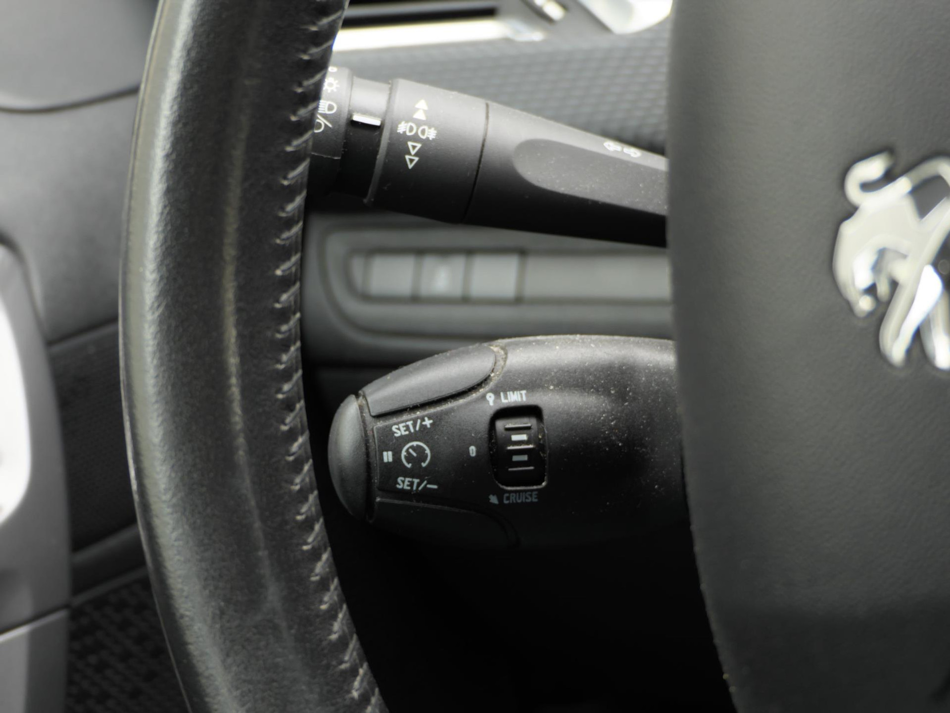 Peugeot 2008 1.2 PureTech Active | Carplay | Cruise | Trekhaak | Distributieriem v.v. 48127615-13.jpg | Autobedrijf van Wierick