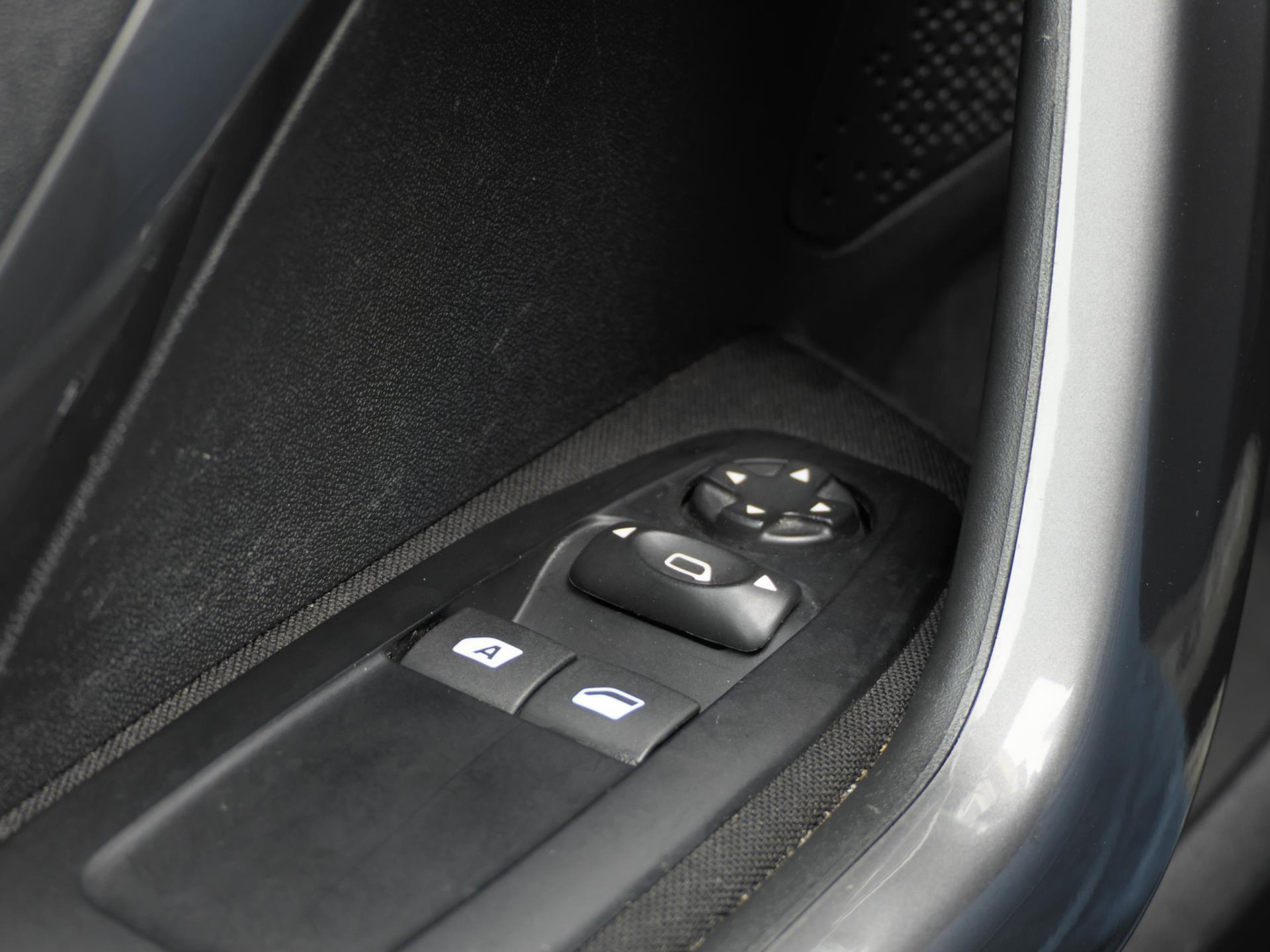 Peugeot 2008 1.2 PureTech Active | Carplay | Cruise | Trekhaak | Distributieriem v.v. 48127615-15.jpg | Autobedrijf van Wierick
