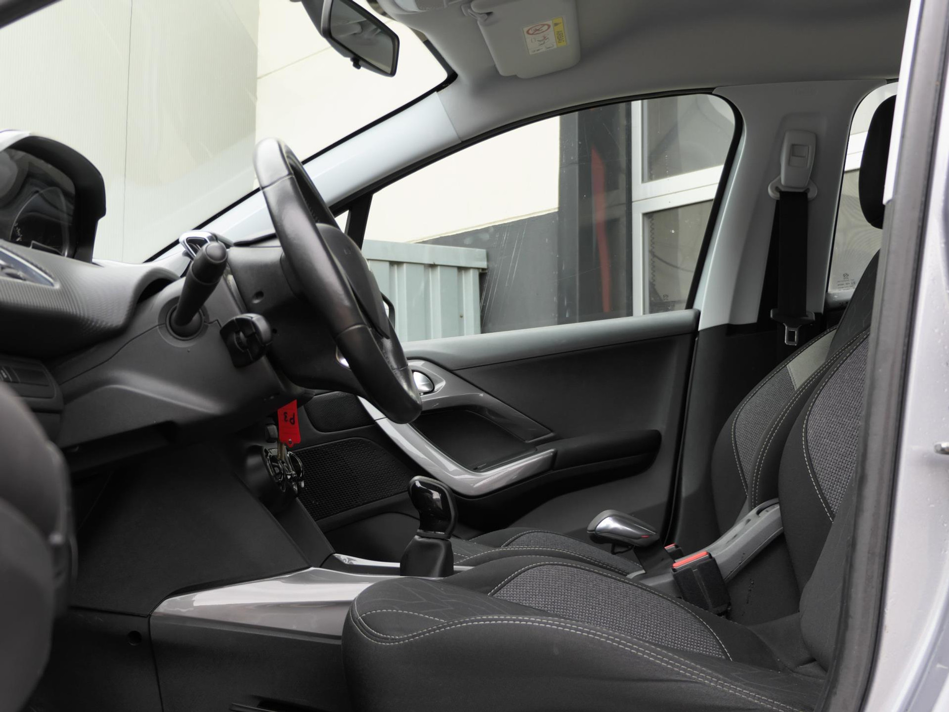 Peugeot 2008 1.2 PureTech Active | Carplay | Cruise | Trekhaak | Distributieriem v.v. 48127615-6.jpg | Autobedrijf van Wierick