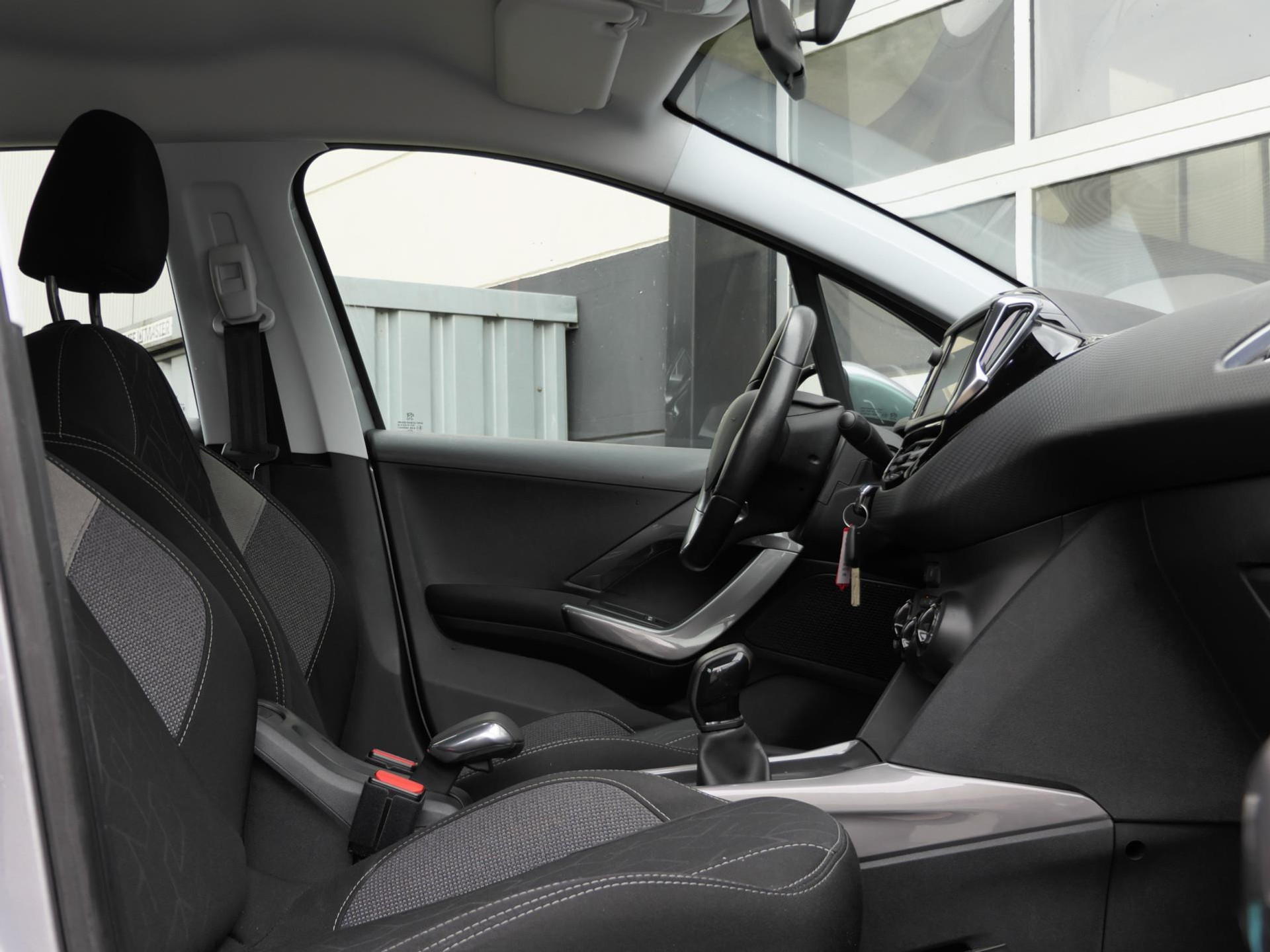 Peugeot 2008 1.2 PureTech Active | Carplay | Cruise | Trekhaak | Distributieriem v.v. 48127615-8.jpg | Autobedrijf van Wierick