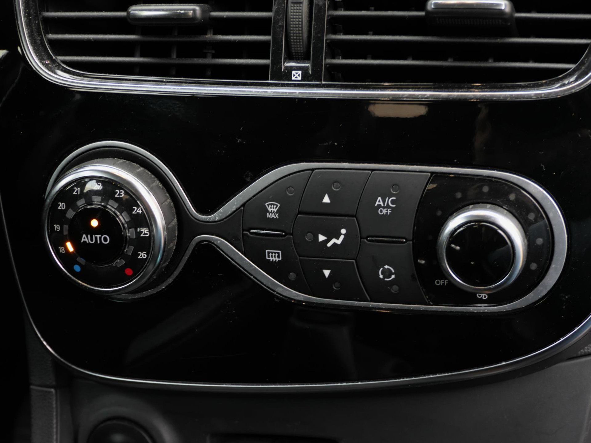 Renault Clio 0.9 TCe Intens | Cruise | Led | Half stof/leer | NAP 48468273-15.jpg | Autobedrijf van Wierick