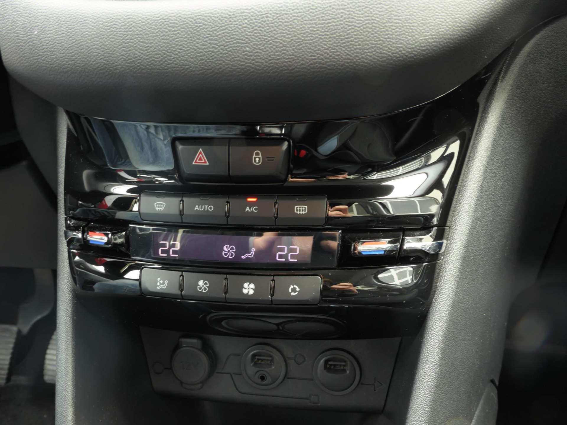 Peugeot 208 1.6 VTi Intuïtive 120PK! | Cruise | Bluetooth | Clima | Parkeersensoren 48534708-14.jpg | Autobedrijf van Wierick