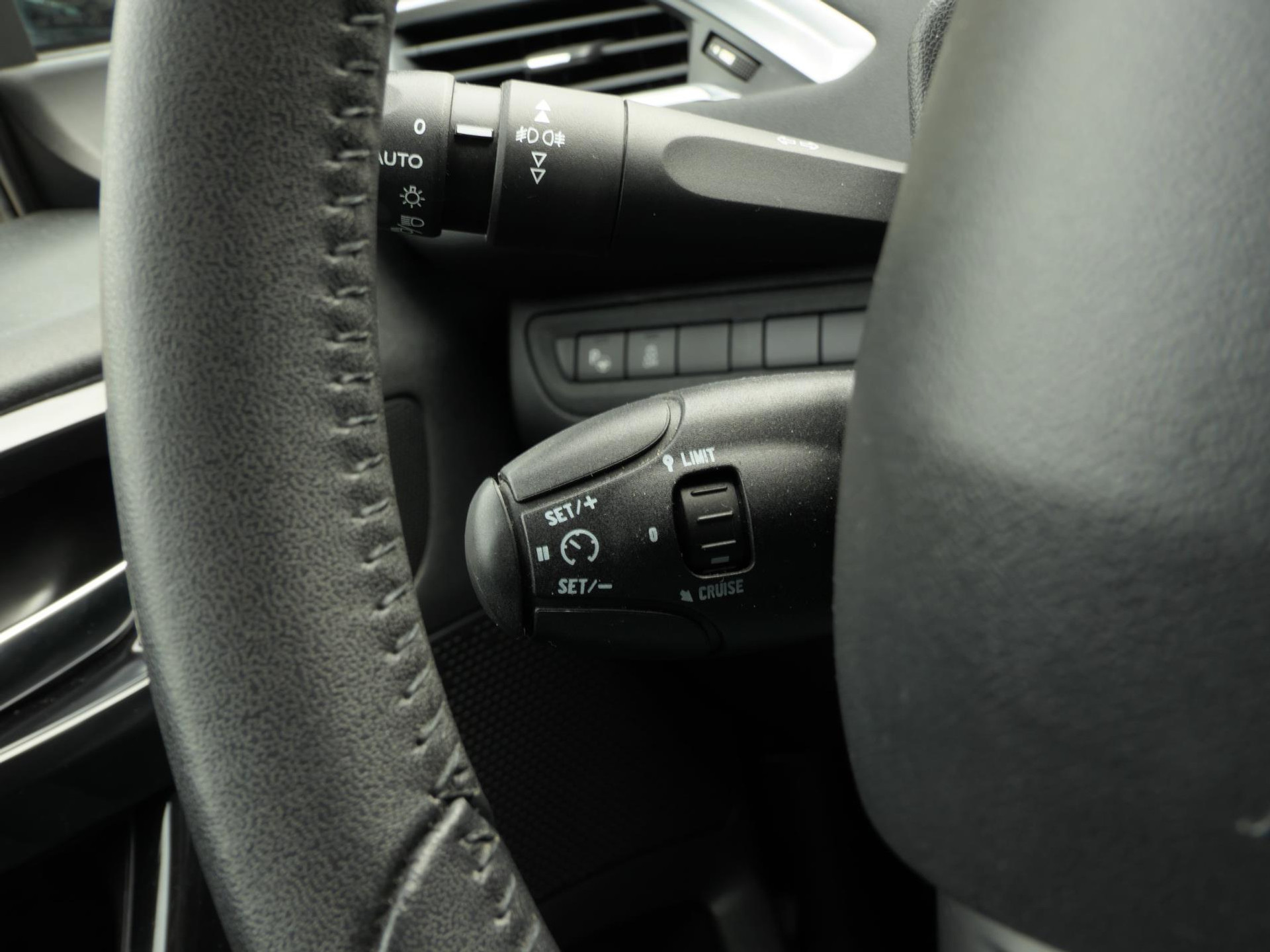 Peugeot 208 1.6 VTi Intuïtive 120PK! | Cruise | Bluetooth | Clima | Parkeersensoren 48534708-15.jpg | Autobedrijf van Wierick