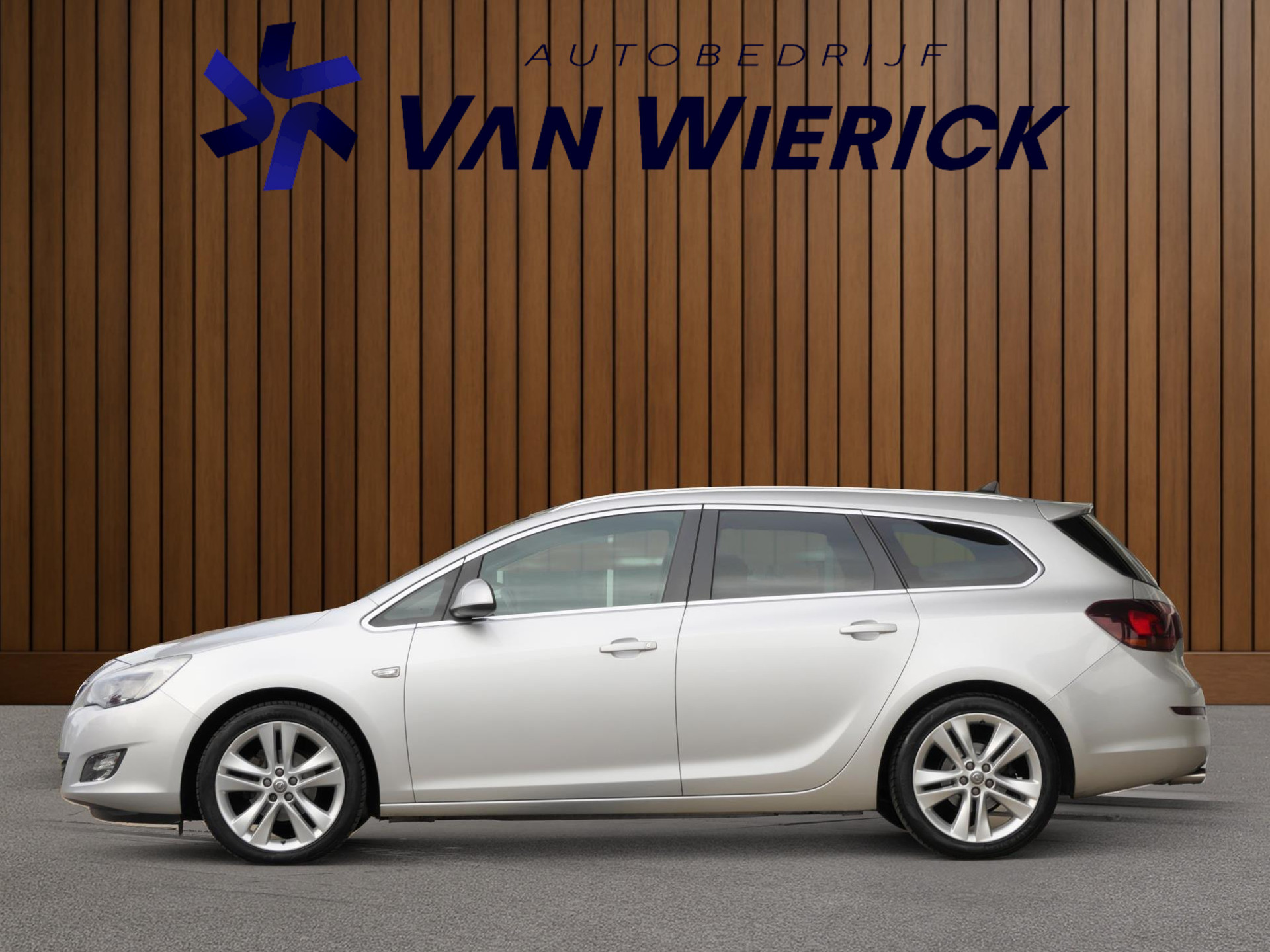 Opel Astra Sports Tourer 1.4 Turbo Sport 120PK! | Clima | Cruise | PDC | Bluetooth 48552548-1.jpg | Autobedrijf van Wierick