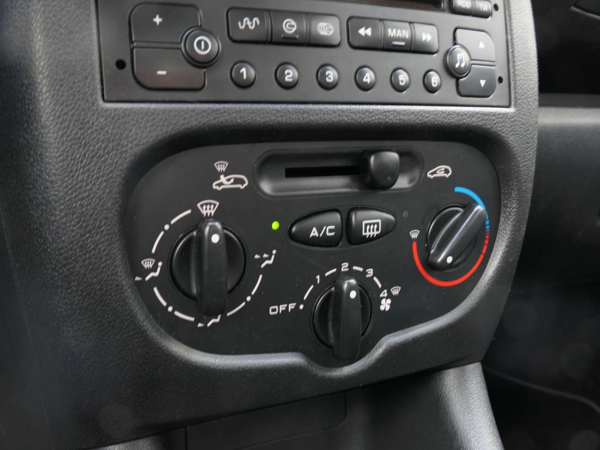 Peugeot 206 + 1.4 Urban Move 5-Deurs |Cruise | Airco | Elektrische ramen | NAP 48660287-10.jpg | Autobedrijf van Wierick