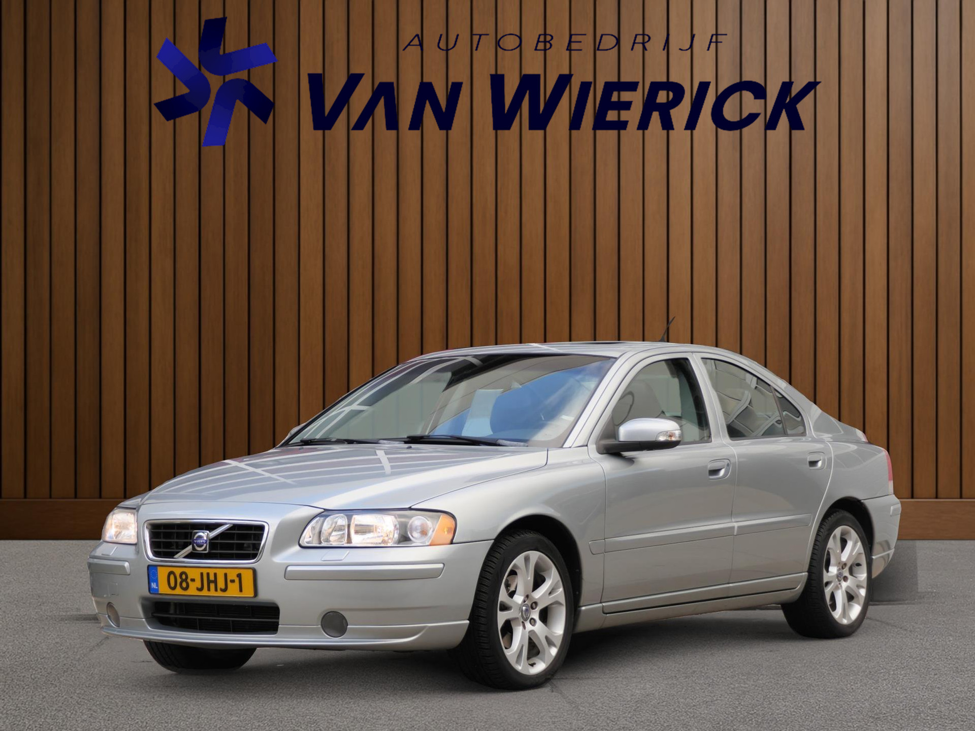 Volvo S60 2.4 Drivers Edition Automaat 140PK Youngtimer! Schuif/kanteldak | Leer | Trekhaak | Stoelverwarming 48660311-0.jpg | Autobedrijf van Wierick