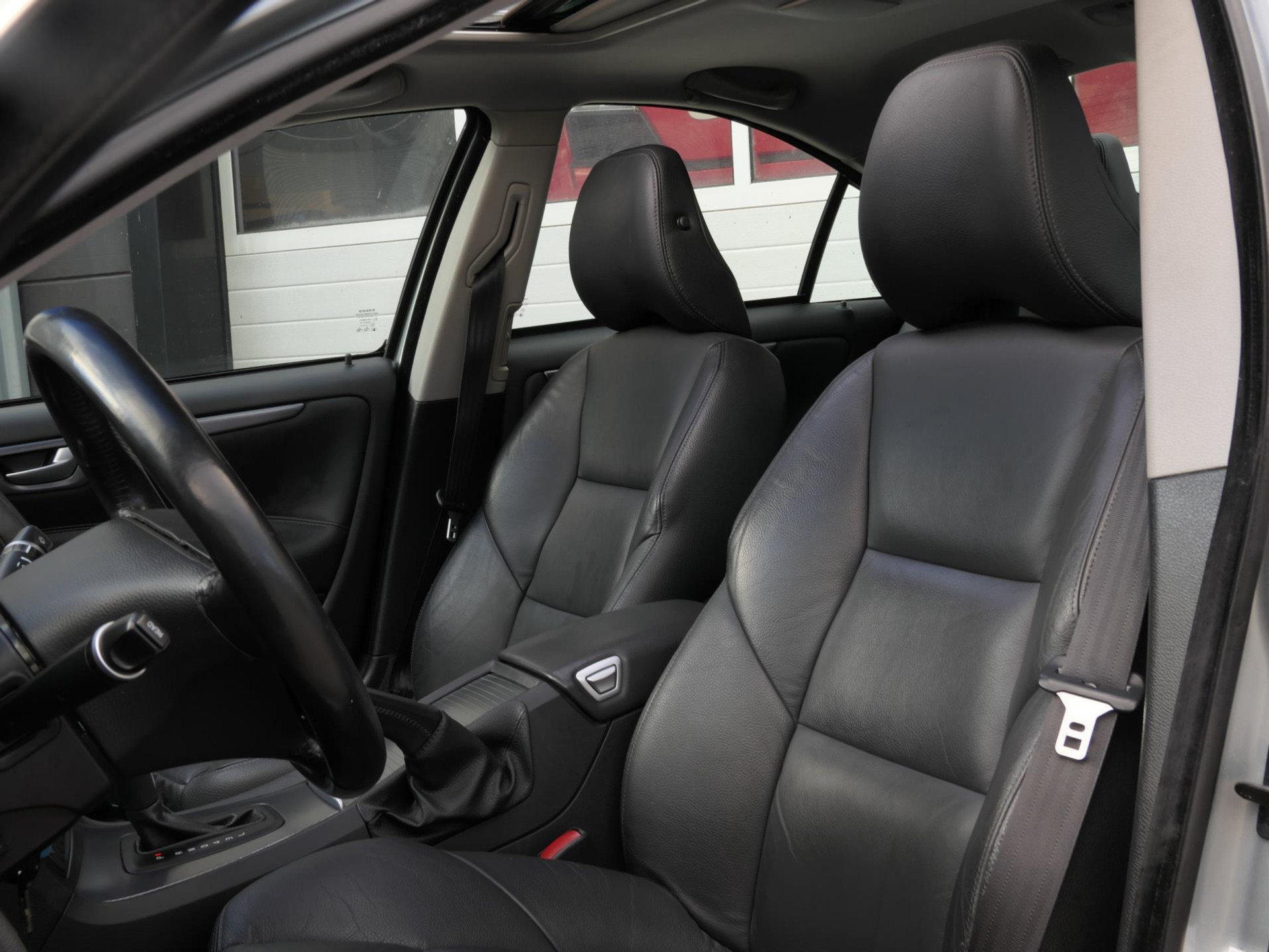 Volvo S60 2.4 Drivers Edition Automaat 140PK Youngtimer! Schuif/kanteldak | Leer | Trekhaak | Stoelverwarming 48660311-12.jpg | Autobedrijf van Wierick