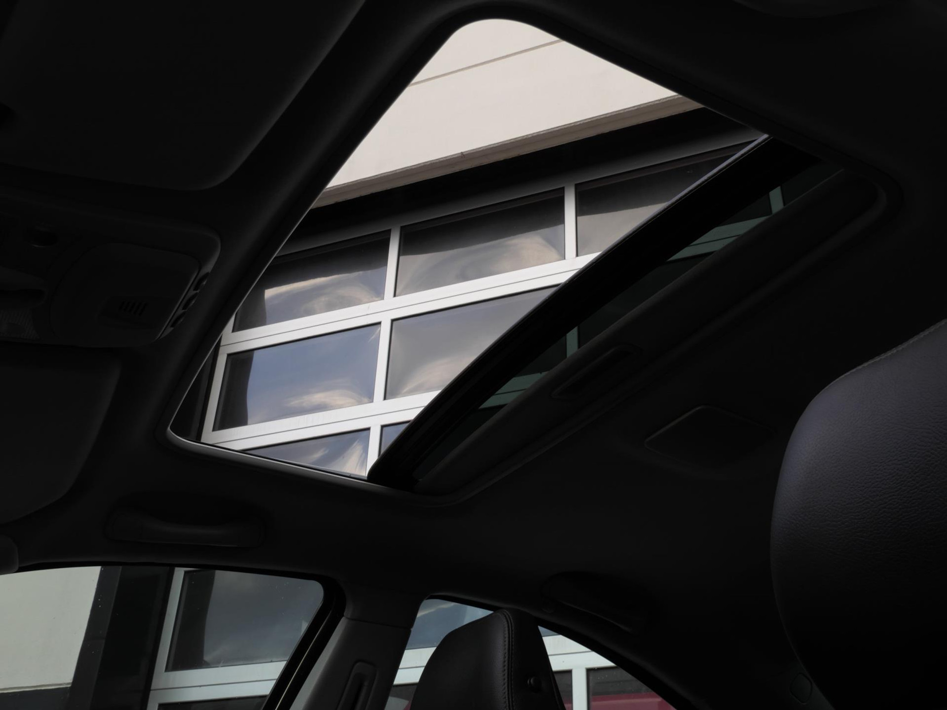 Volvo S60 2.4 Drivers Edition Automaat 140PK Youngtimer! Schuif/kanteldak | Leer | Trekhaak | Stoelverwarming 48660311-13.jpg | Autobedrijf van Wierick