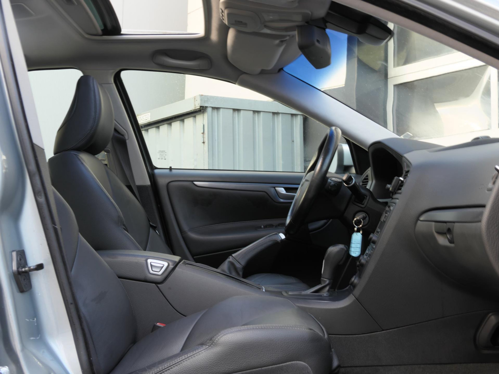 Volvo S60 2.4 Drivers Edition Automaat 140PK Youngtimer! Schuif/kanteldak | Leer | Trekhaak | Stoelverwarming 48660311-7.jpg | Autobedrijf van Wierick