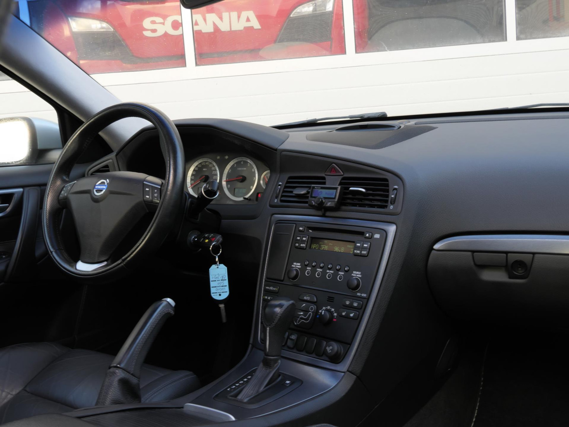 Volvo S60 2.4 Drivers Edition Automaat 140PK Youngtimer! Schuif/kanteldak | Leer | Trekhaak | Stoelverwarming 48660311-8.jpg | Autobedrijf van Wierick