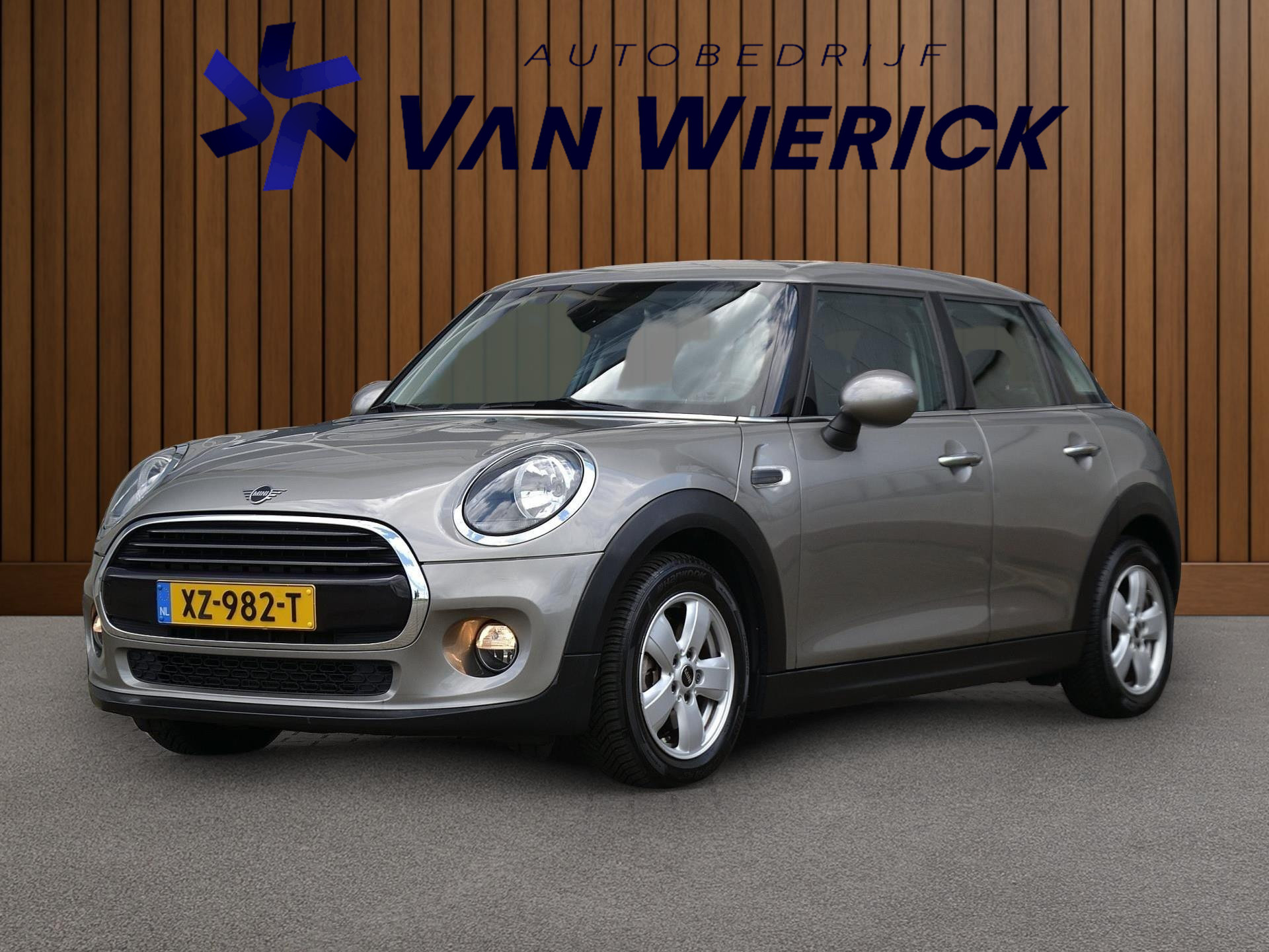 MINI Cooper Mini 1.5 Business Edition 136PK | Navi | Cruise | Parkeersensoren 48809111-0.jpg | Autobedrijf van Wierick