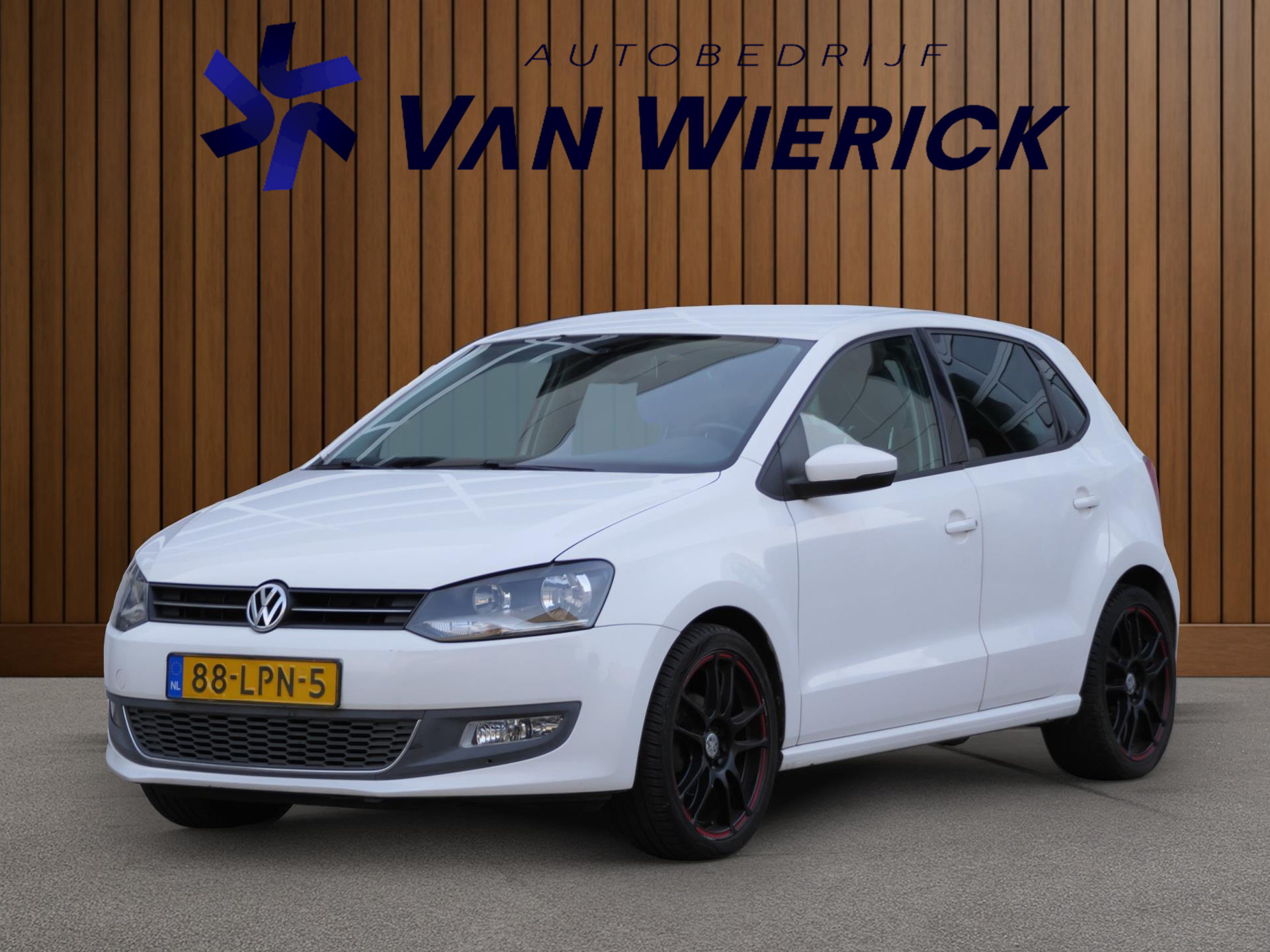 Volkswagen Polo 1.2 TSI 105PK Highline 5-Deurs | Leer | Cruise |Bluetooth | Uniek! 49181566-0.jpg | Autobedrijf van Wierick
