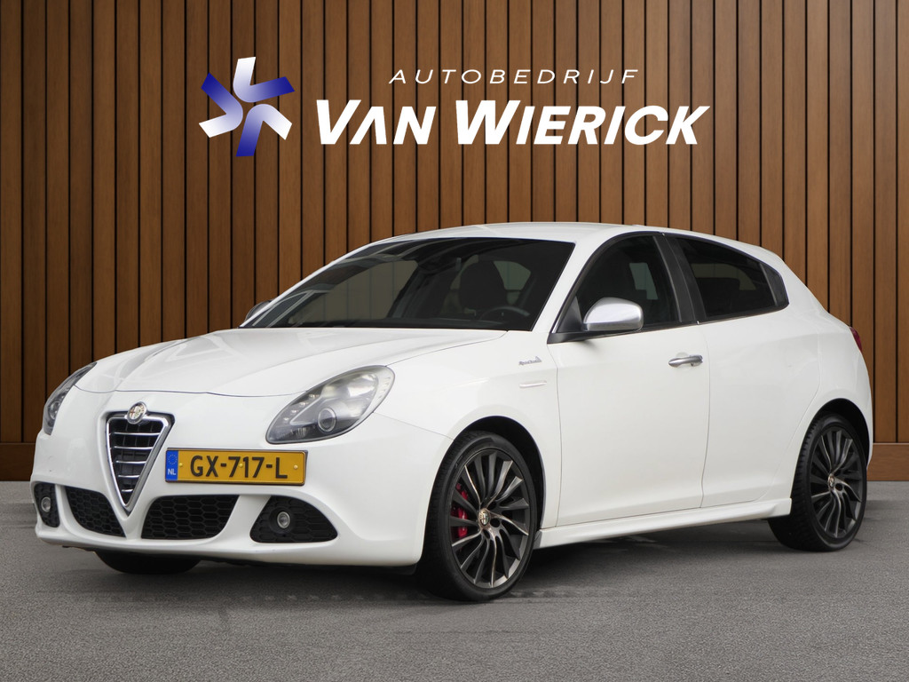 Alfa Romeo Giulietta 1.4 T Distinctive 5-Deurs 120PK! | Xenon | Cruise | Sportstoelen | Clima | LM Velgen 57318740-0.jpg | Autobedrijf van Wierick