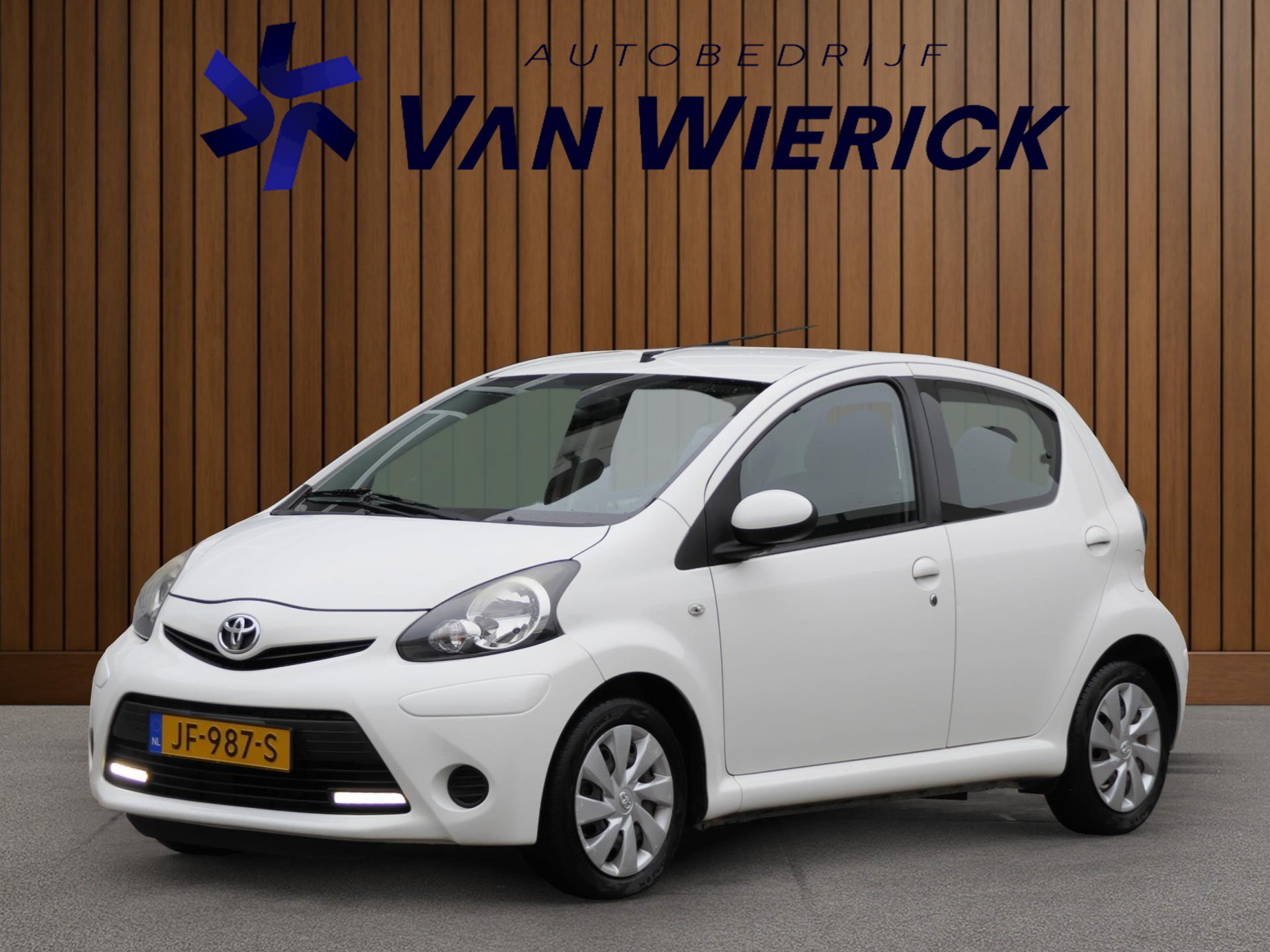 Toyota Aygo 1.0 VVT-i Comfort | 5-Deurs | Bluetooth | Airco 49679400-0.jpg | Autobedrijf van Wierick